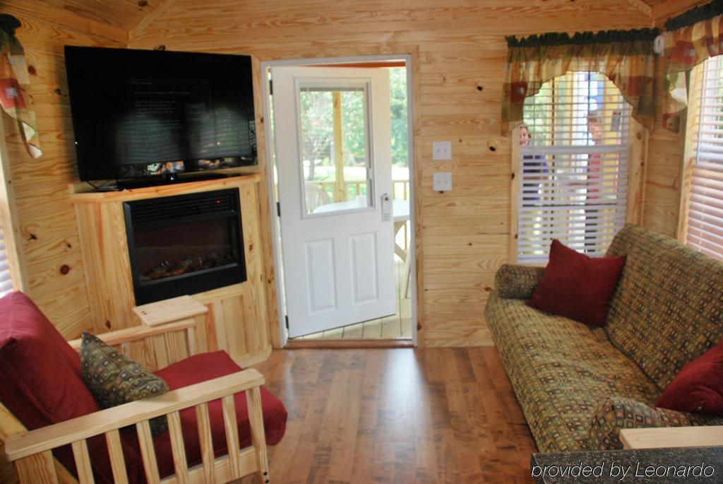 Rustic Creek Ranch Resort At North Jellystone Park Burleson megye Kültér fotó