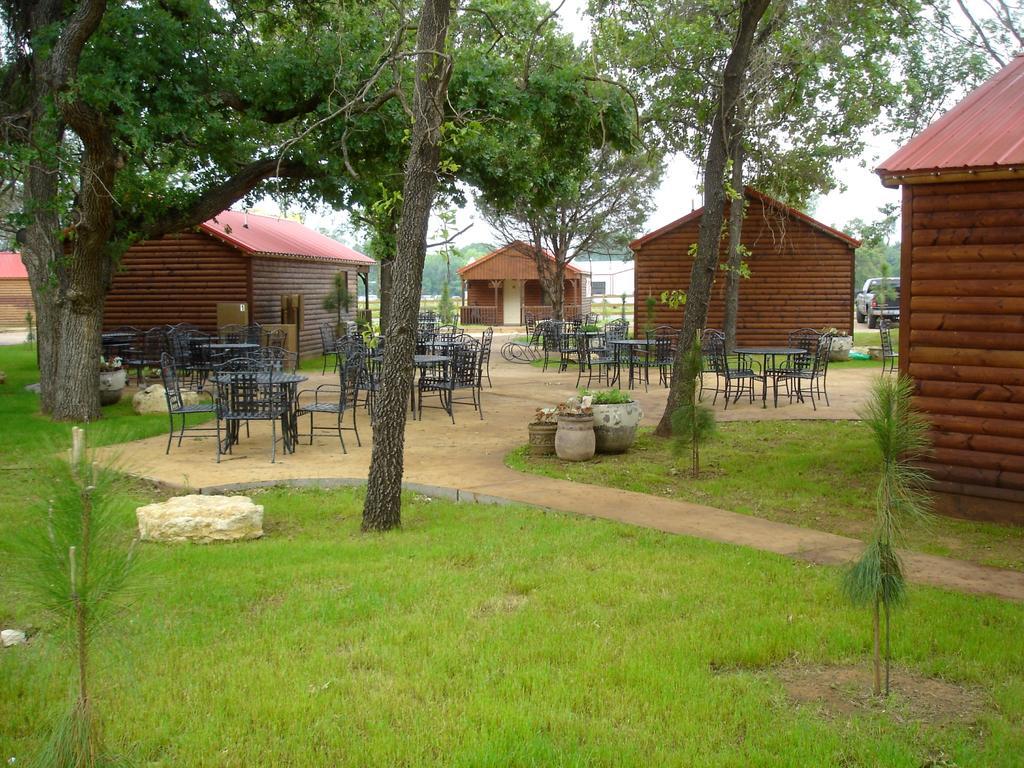 Rustic Creek Ranch Resort At North Jellystone Park Burleson megye Kültér fotó
