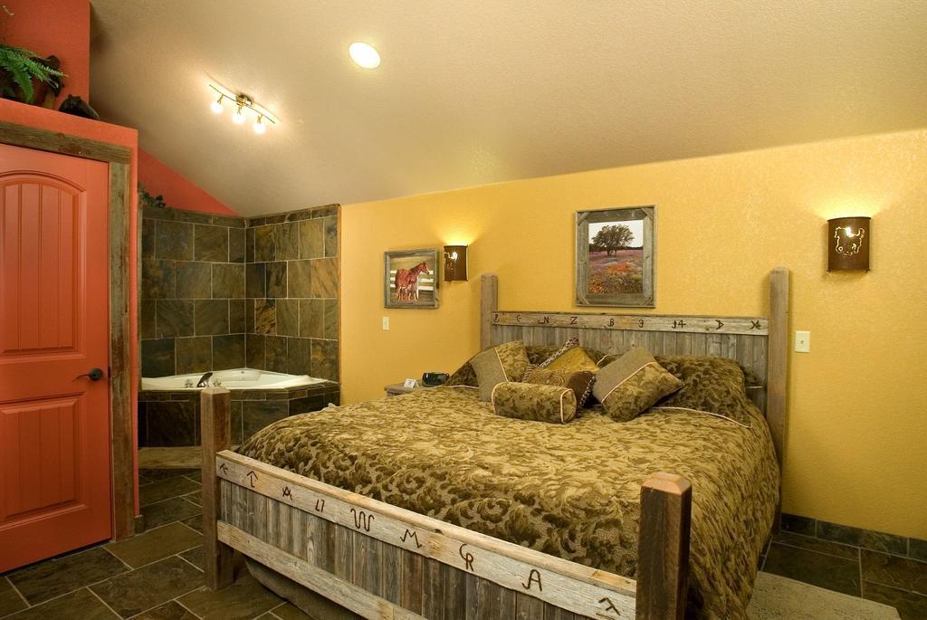 Rustic Creek Ranch Resort At North Jellystone Park Burleson megye Kültér fotó