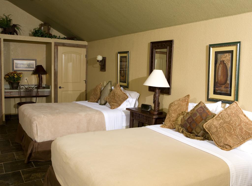 Rustic Creek Ranch Resort At North Jellystone Park Burleson megye Kültér fotó