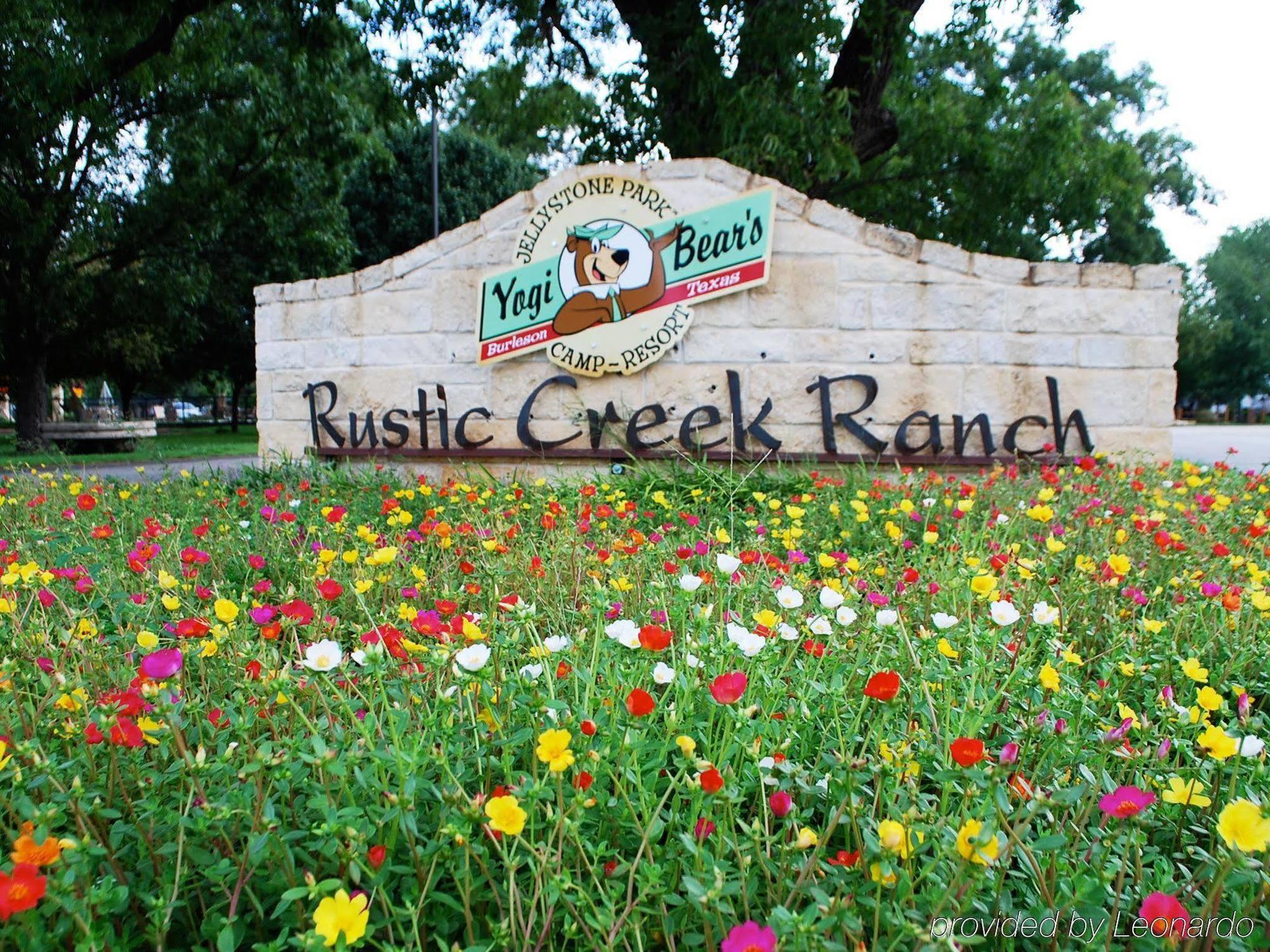 Rustic Creek Ranch Resort At North Jellystone Park Burleson megye Kültér fotó