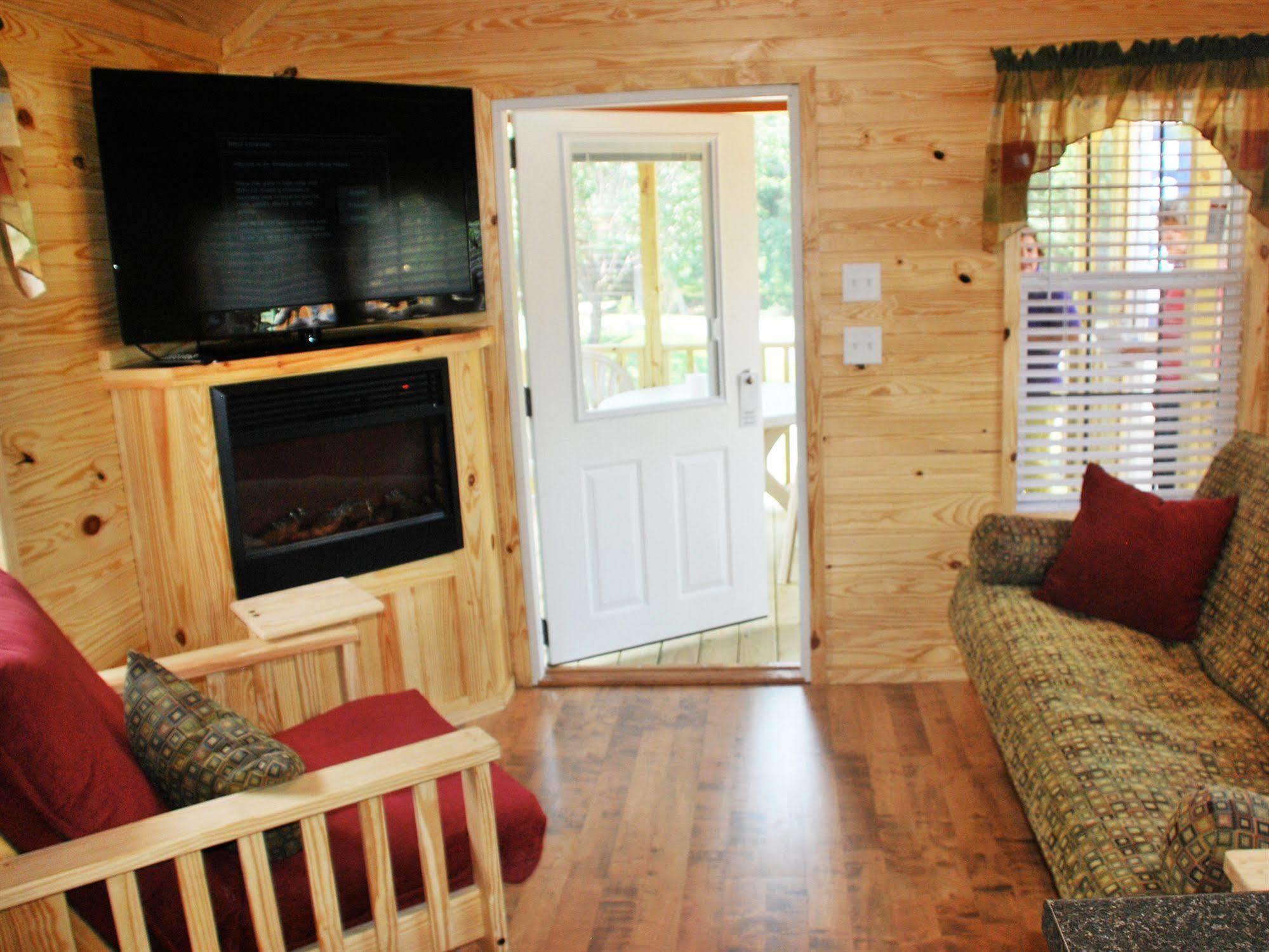 Rustic Creek Ranch Resort At North Jellystone Park Burleson megye Kültér fotó