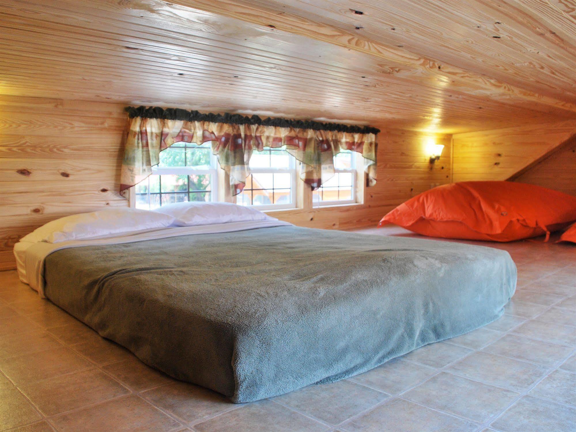 Rustic Creek Ranch Resort At North Jellystone Park Burleson megye Kültér fotó