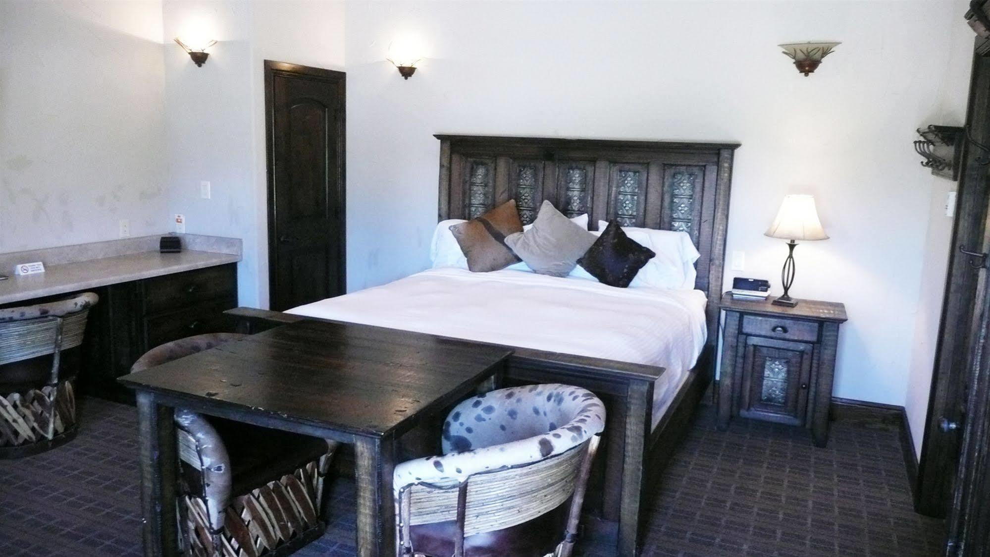 Rustic Creek Ranch Resort At North Jellystone Park Burleson megye Kültér fotó