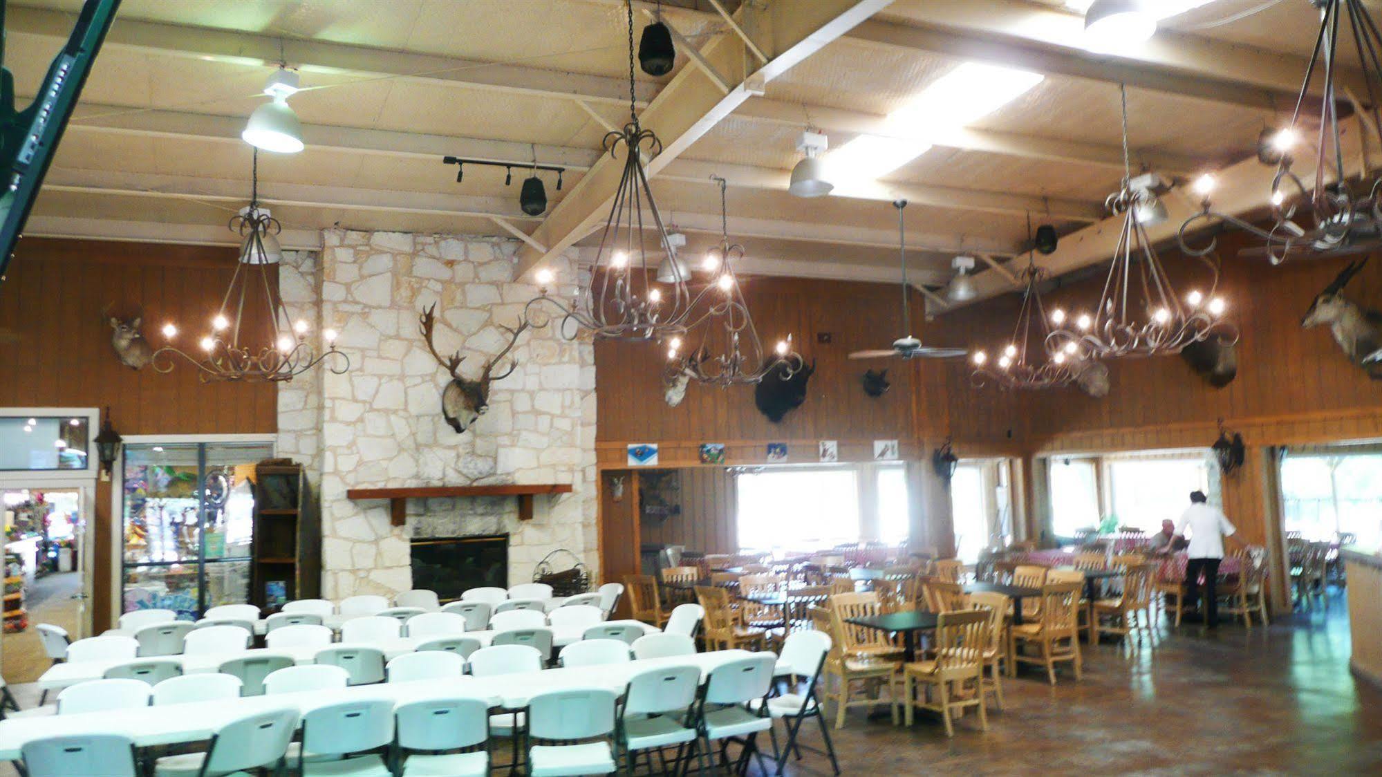 Rustic Creek Ranch Resort At North Jellystone Park Burleson megye Kültér fotó