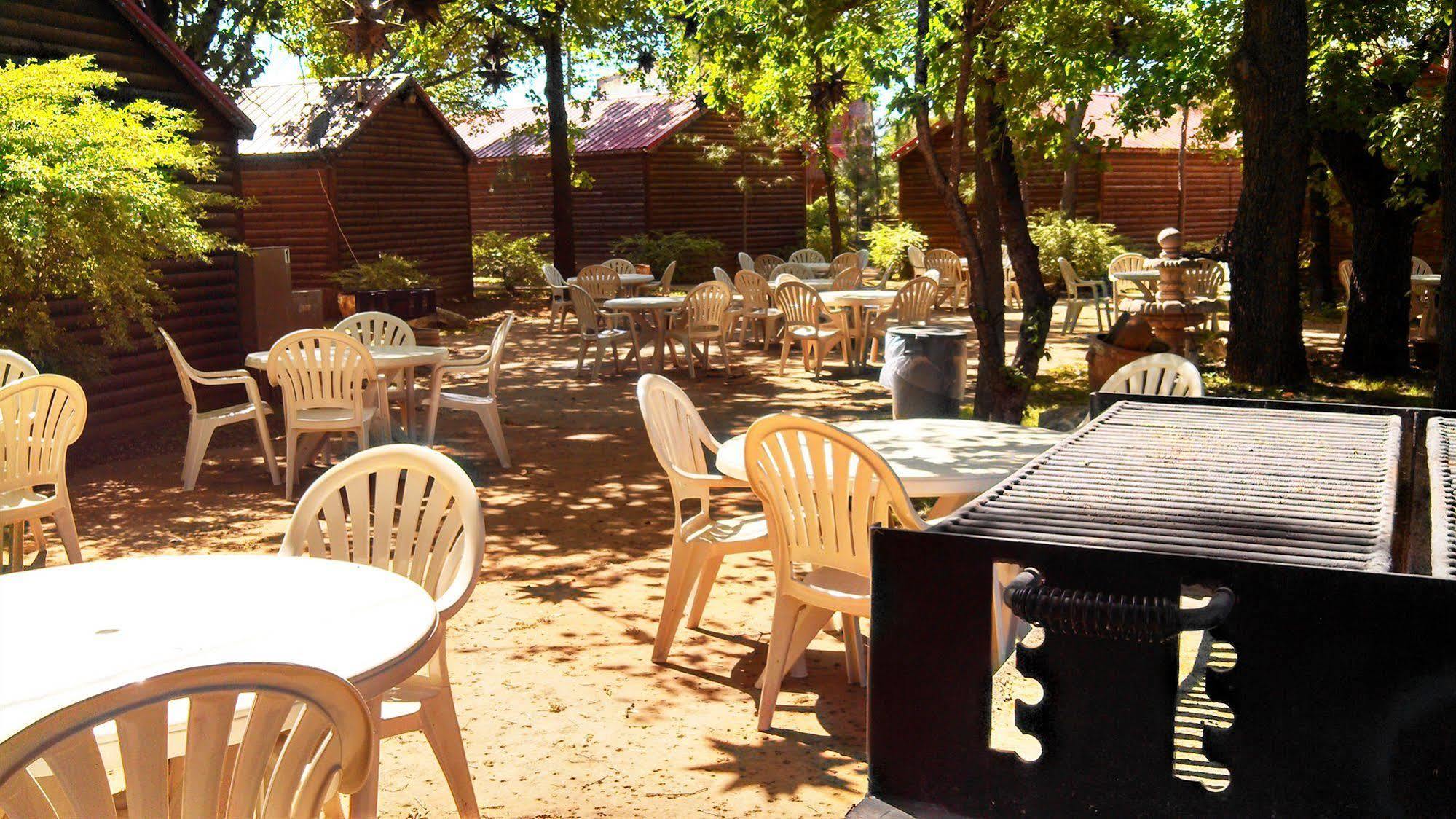 Rustic Creek Ranch Resort At North Jellystone Park Burleson megye Kültér fotó
