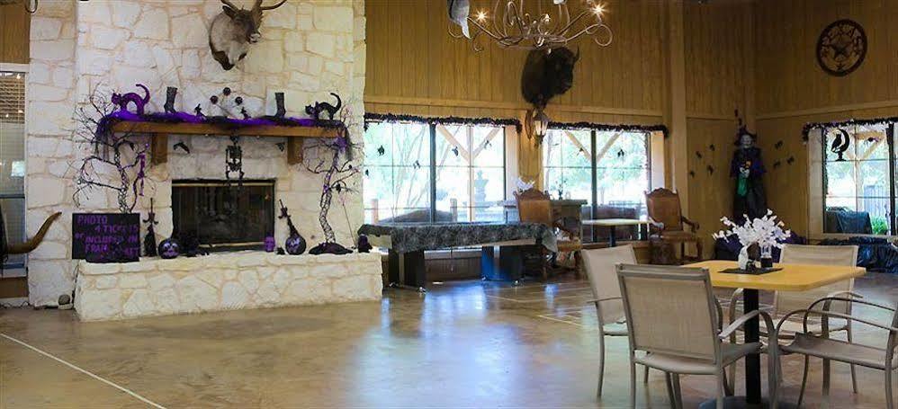 Rustic Creek Ranch Resort At North Jellystone Park Burleson megye Kültér fotó